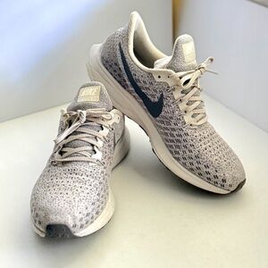 Women's Nike Zoom Pegasus 35 Running Shoes, Size 9.5